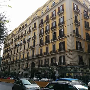 Gasthuis Be Italian Flat Bovio, Napels